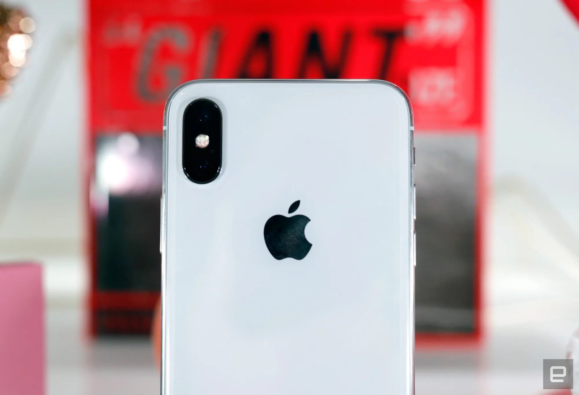 Đánh giá iPhone X sau 1 ngày sử dụng, thân quen và cũng nhiều bất ngờ