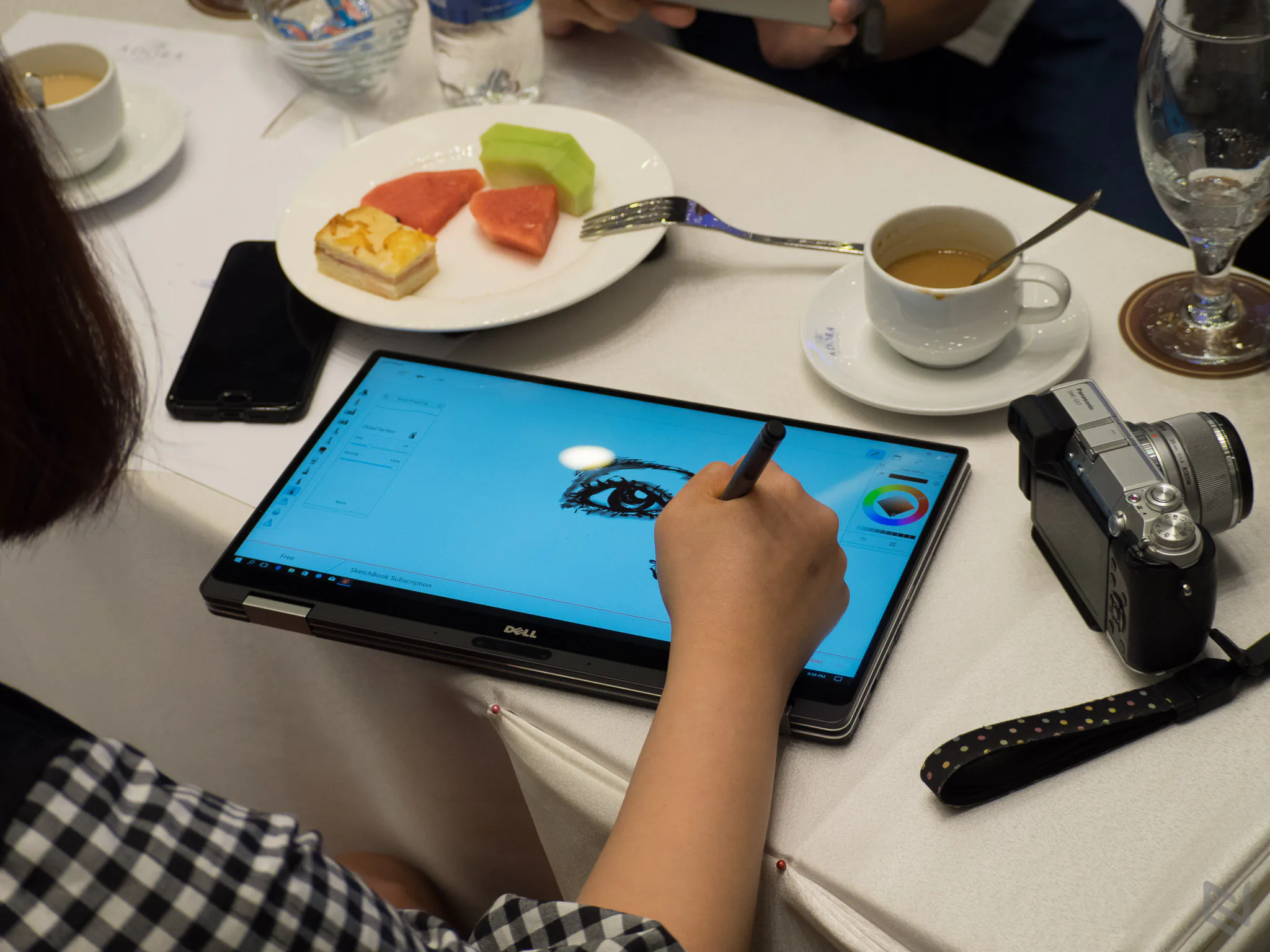 Dell chính thức giới thiệu 2 chiếc laptop lai đầu tiên dòng XPS và Inspiron 7000