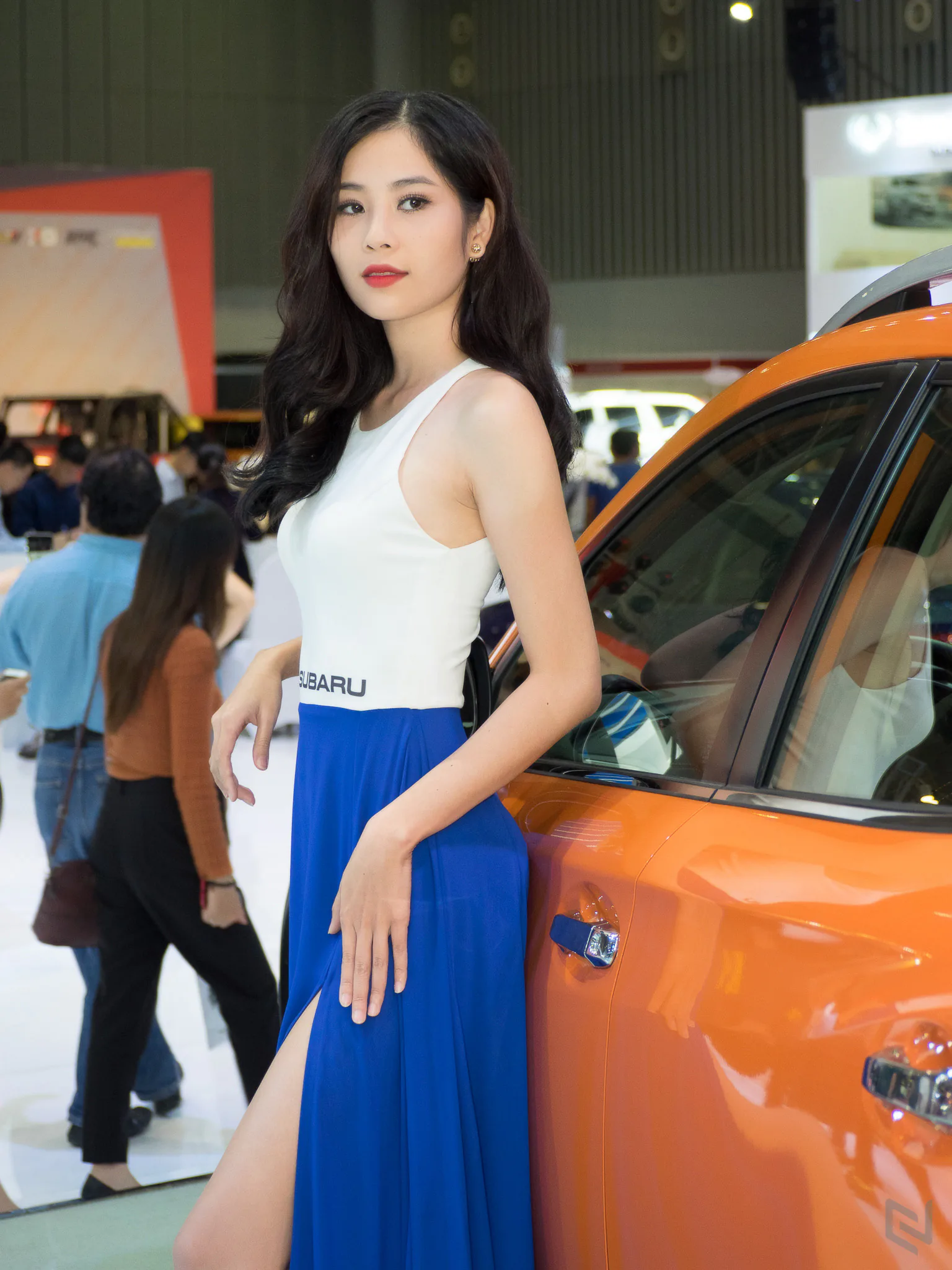 Một vòng triễn lãm Vietnam International Motor Show 2017 ngắm xe và người đẹp