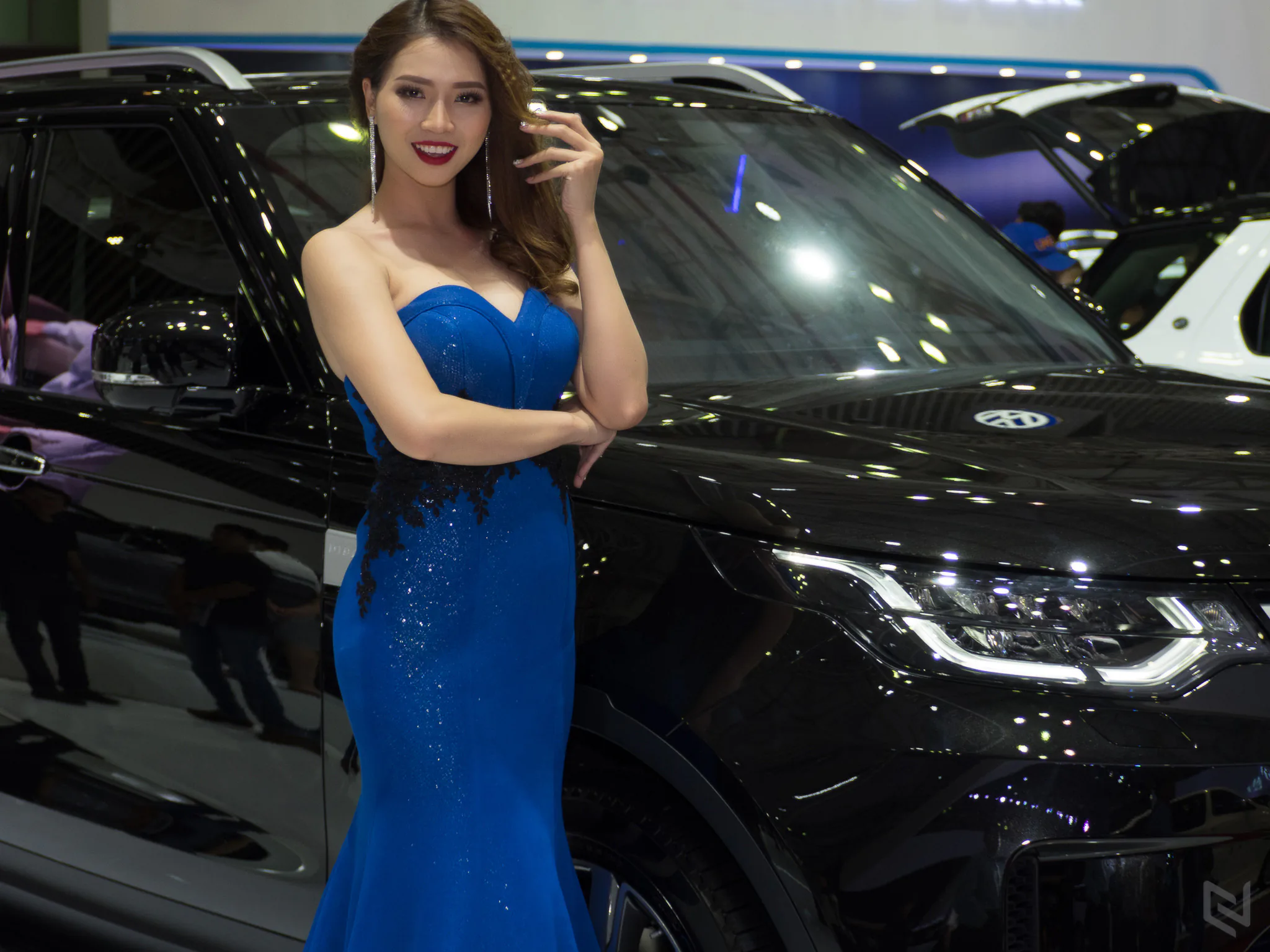 Một vòng triễn lãm Vietnam International Motor Show 2017 ngắm xe và người đẹp