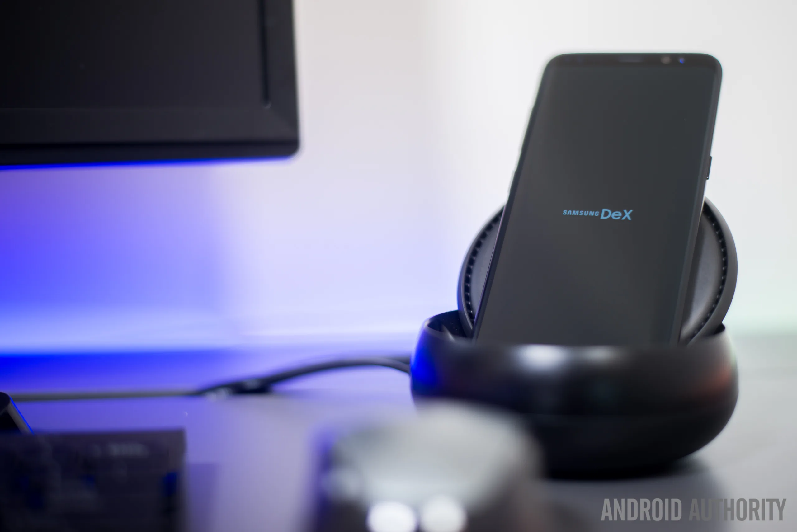 Huawei Mate 10 sẽ có phụ kiện biến máy thành PC tương tự Samsung Dex