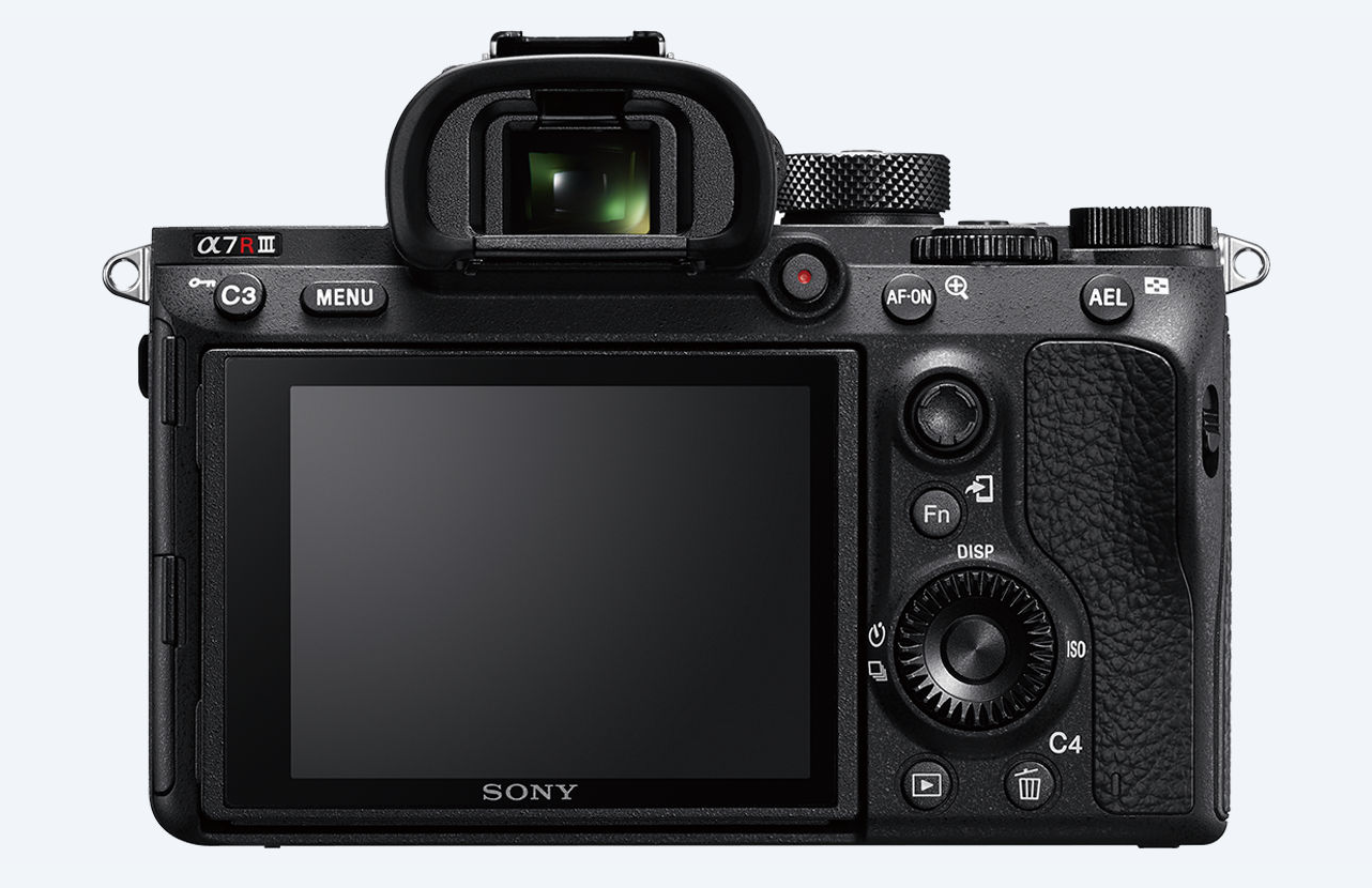 Lộ cấu hình chính thức Sony A7R III, ra mắt cùng ống kính FE 24-105mm G OSS