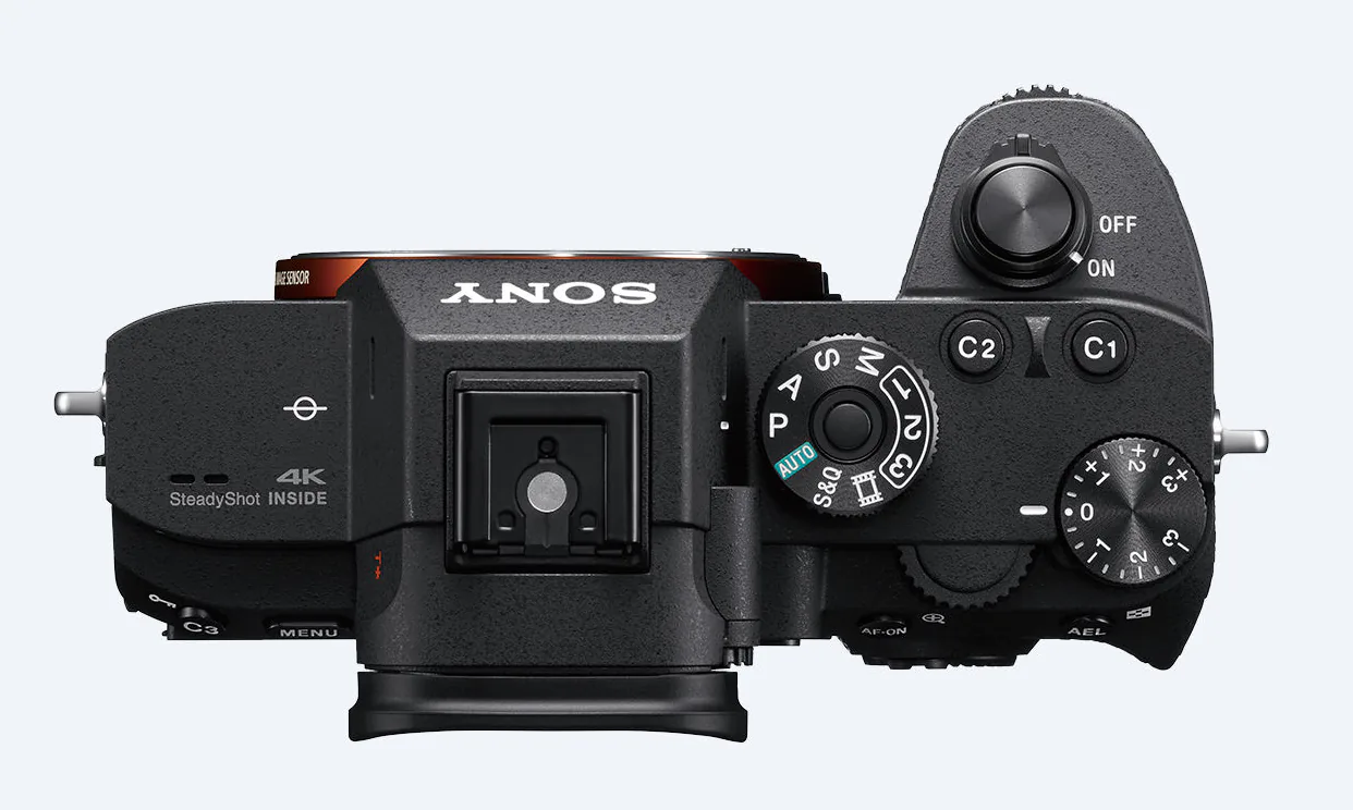 Lộ cấu hình chính thức Sony A7R III, ra mắt cùng ống kính FE 24-105mm G OSS
