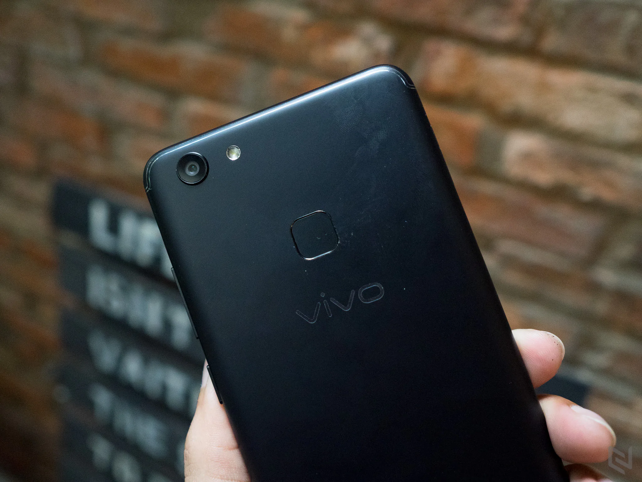 Mở hộp Vivo V7+ và đánh giá nhanh camera Selfie 24MP