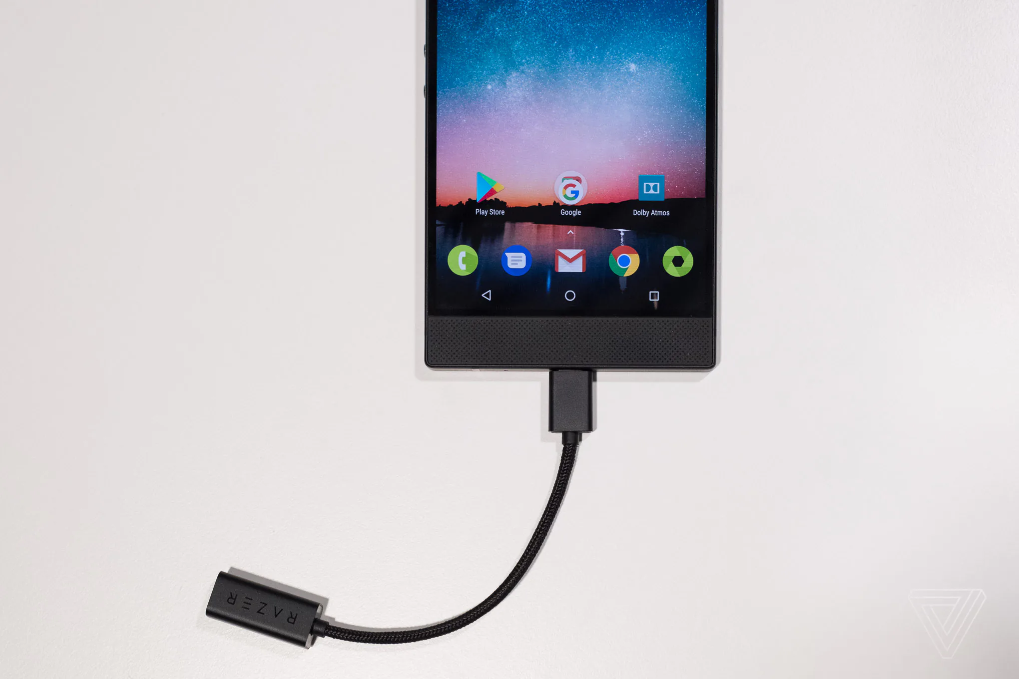 Razer Phone chính thức: vuông vức, viền dày và có thiết kế dành cho gamer