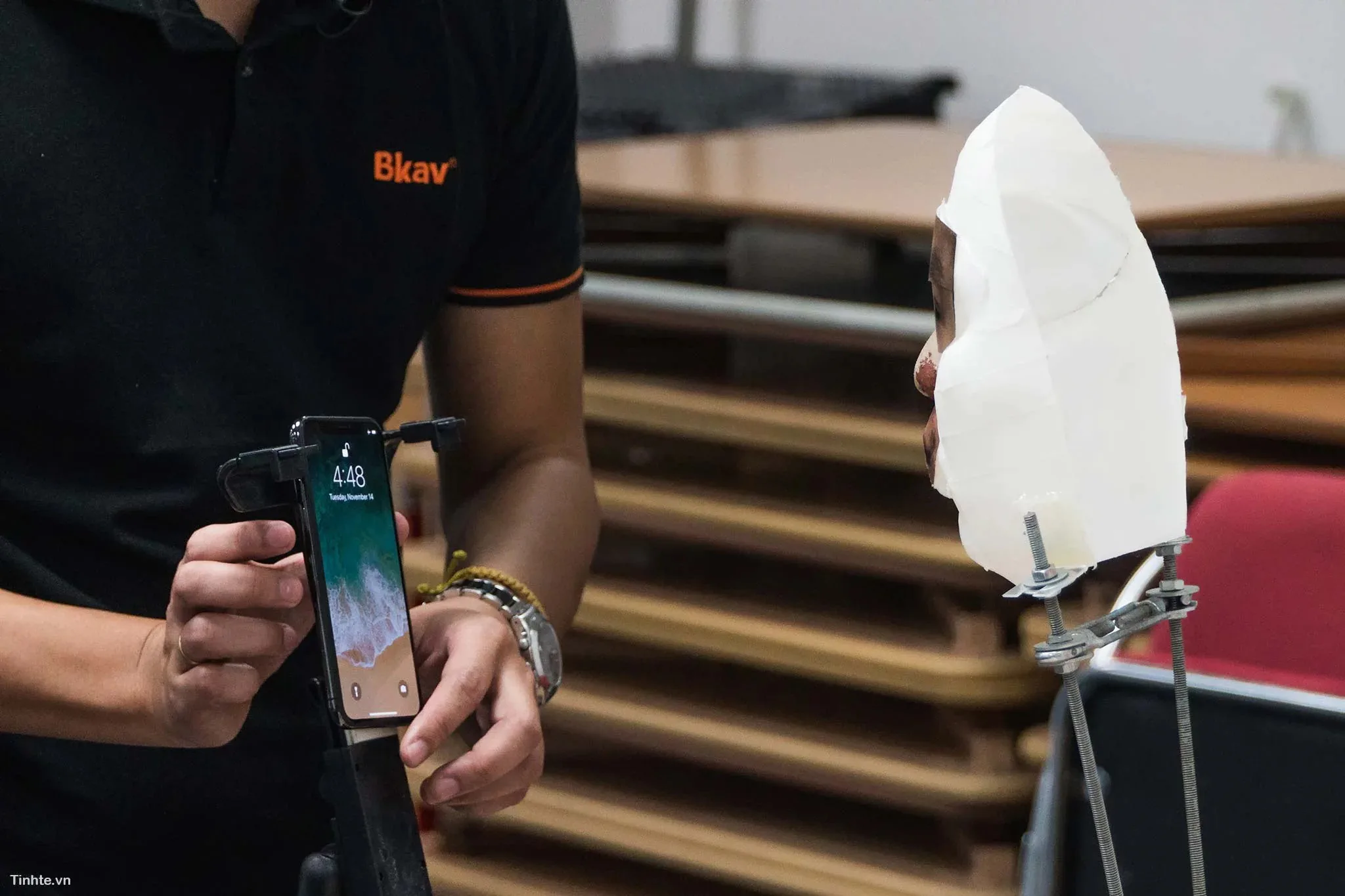 Sự thật việc BKAV "hack" FaceID trên iPhone X