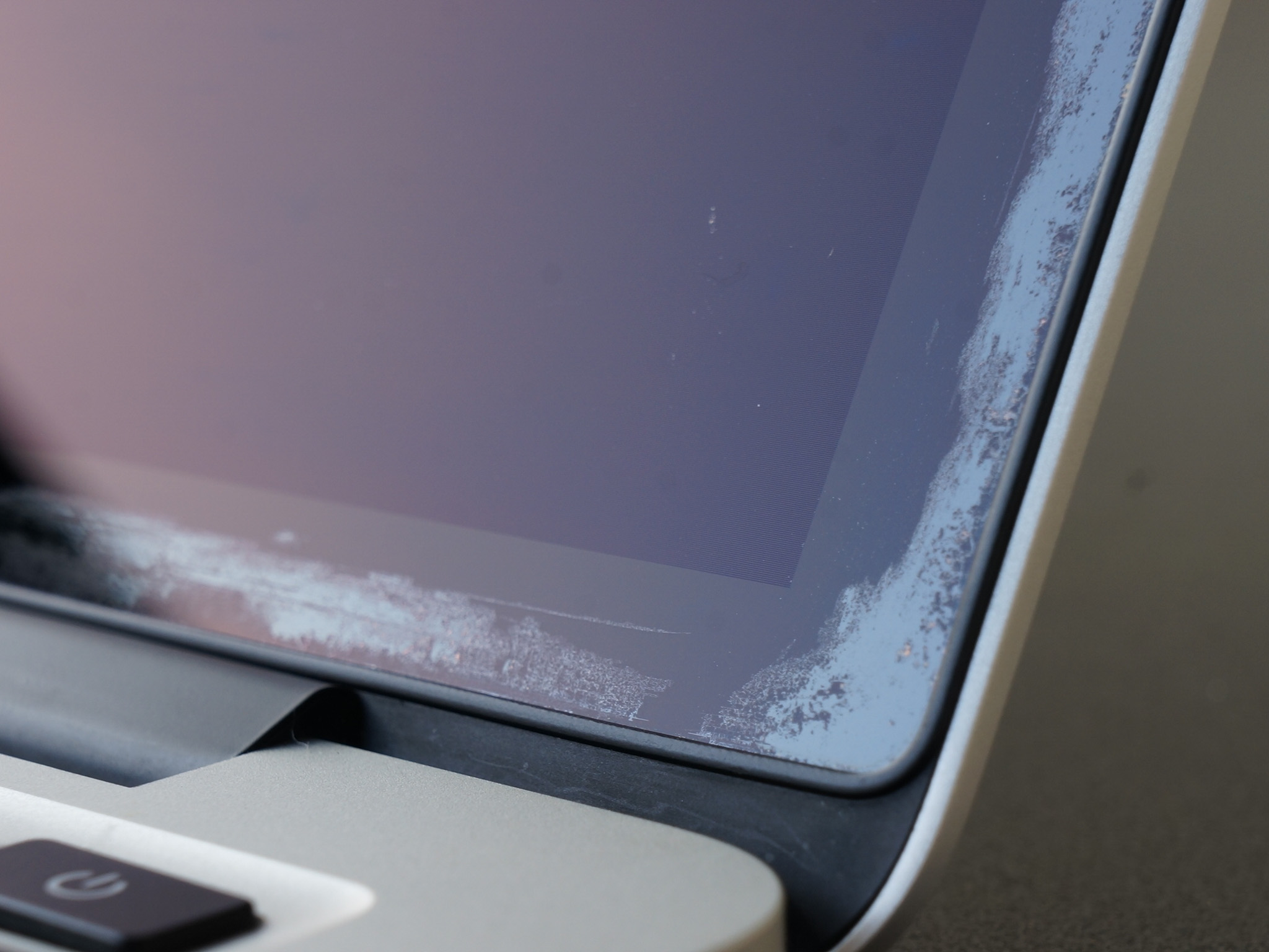 Lần 3, Apple tiếp tục nới rộng chương trình thay miễn phí lớp chống chói trên MacBook