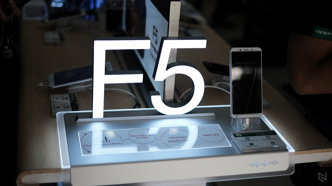 OPPO F5 chính thức mở bán, đạt kỷ lục 30.000 đơn hàng đặt cọc
