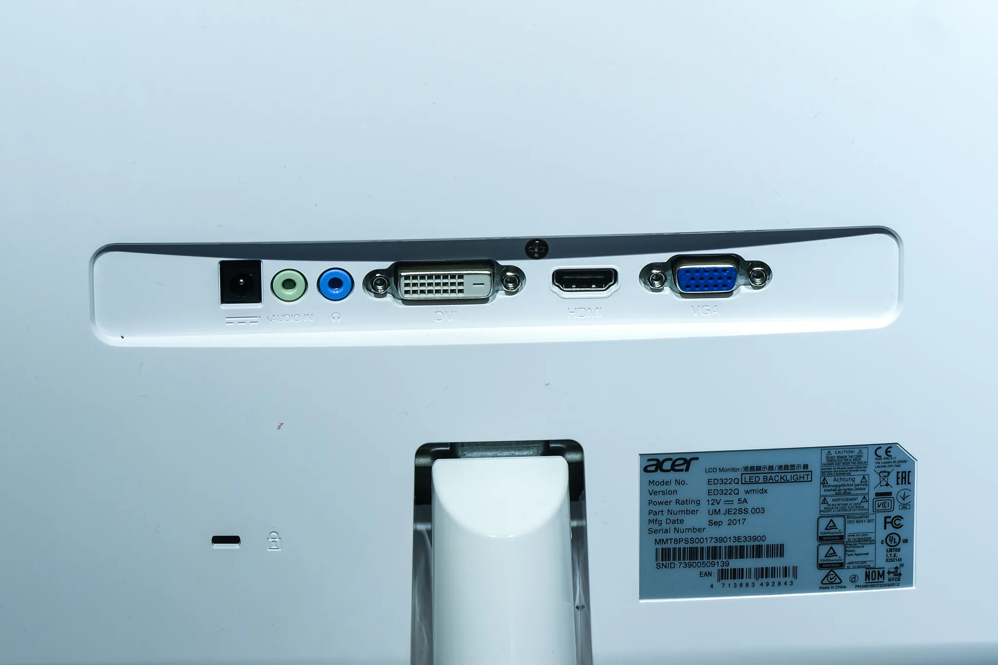 Trên tay nhanh màn hình cong Acer 32-inch ED322Q: Thêm một lựa chọn đáng cân nhắc