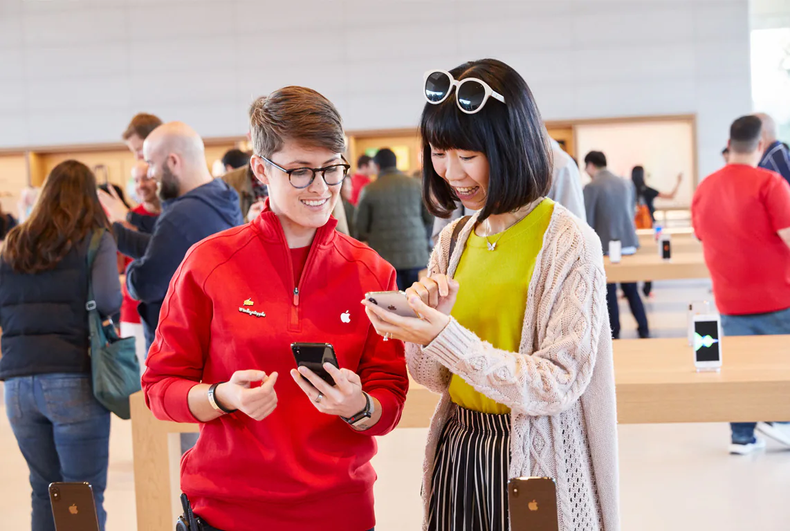 Toàn cảnh Apple Park Visitor Center vào ngày đầu mở cửa