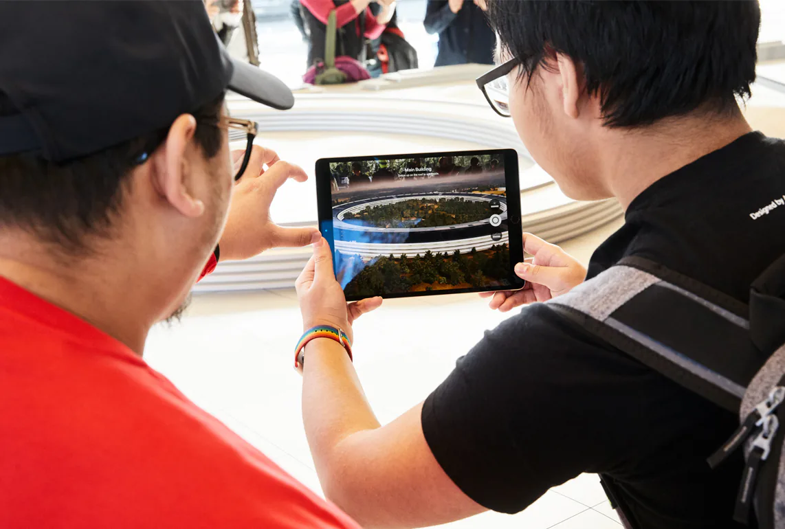 Toàn cảnh Apple Park Visitor Center vào ngày đầu mở cửa