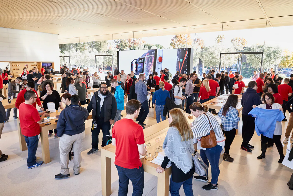 Toàn cảnh Apple Park Visitor Center vào ngày đầu mở cửa