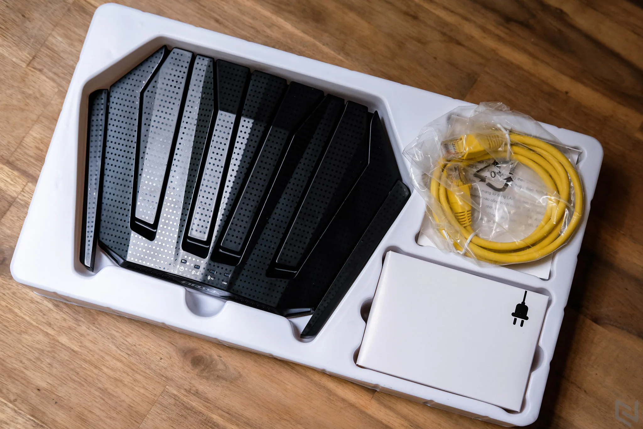 Đánh giá router APTEK A196GU: 6 antenna, MU-MIMO, giá bình dân