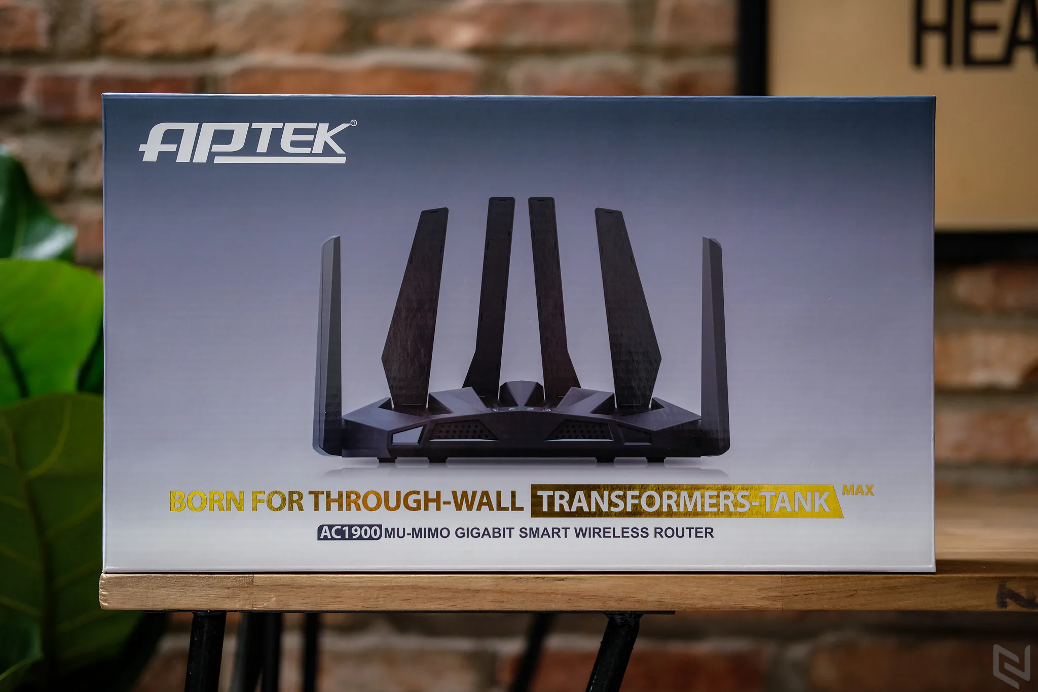Đánh giá router APTEK A196GU: 6 antenna, MU-MIMO, giá bình dân