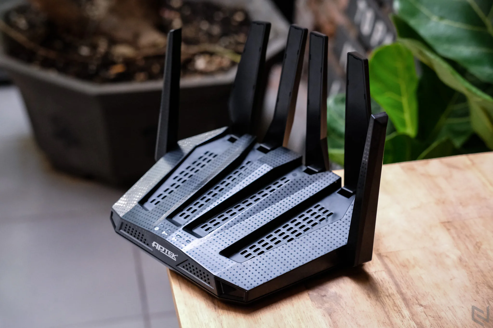 Đánh giá router APTEK A196GU: 6 antenna, MU-MIMO, giá bình dân
