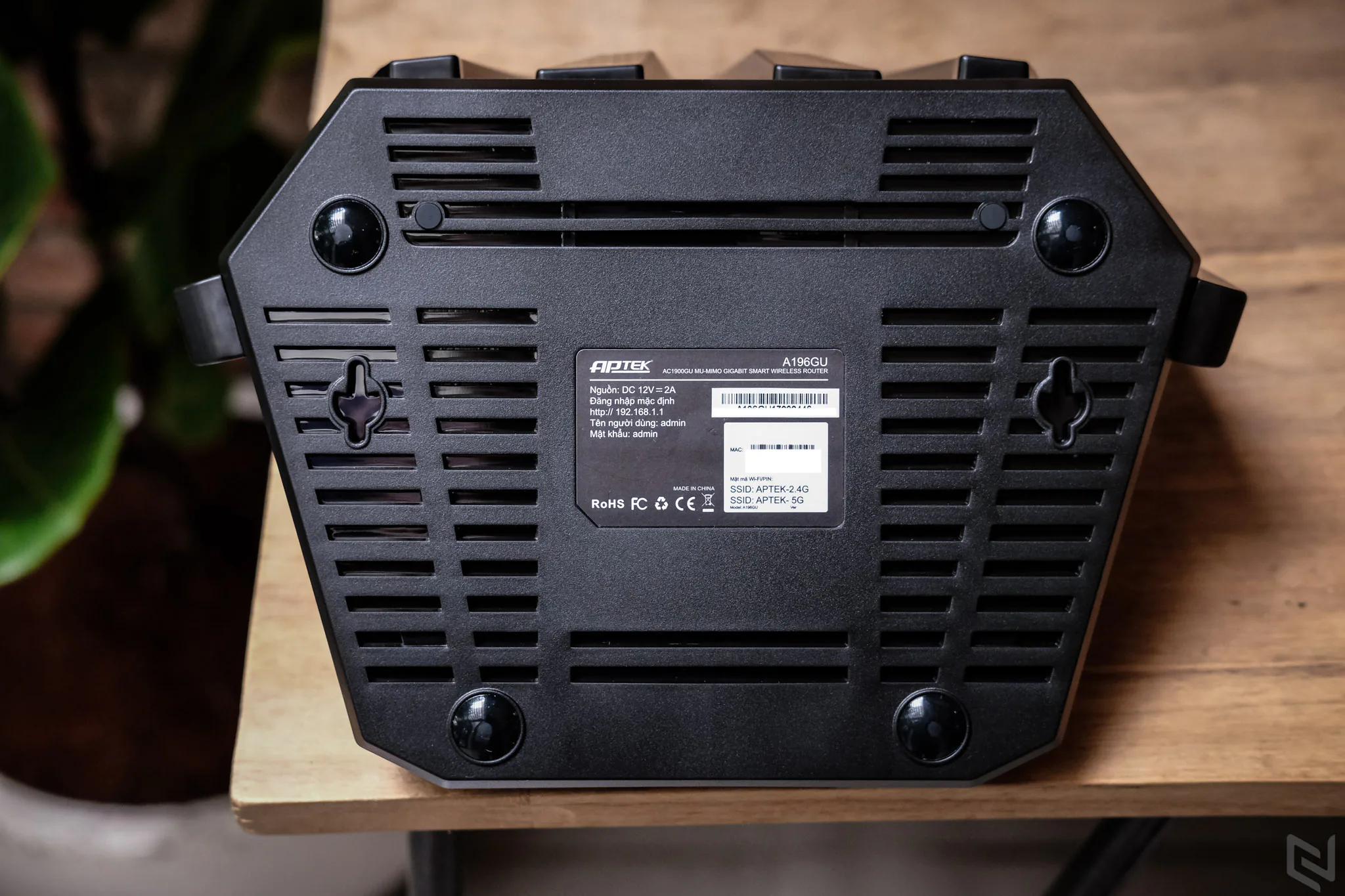 Đánh giá router APTEK A196GU: 6 antenna, MU-MIMO, giá bình dân