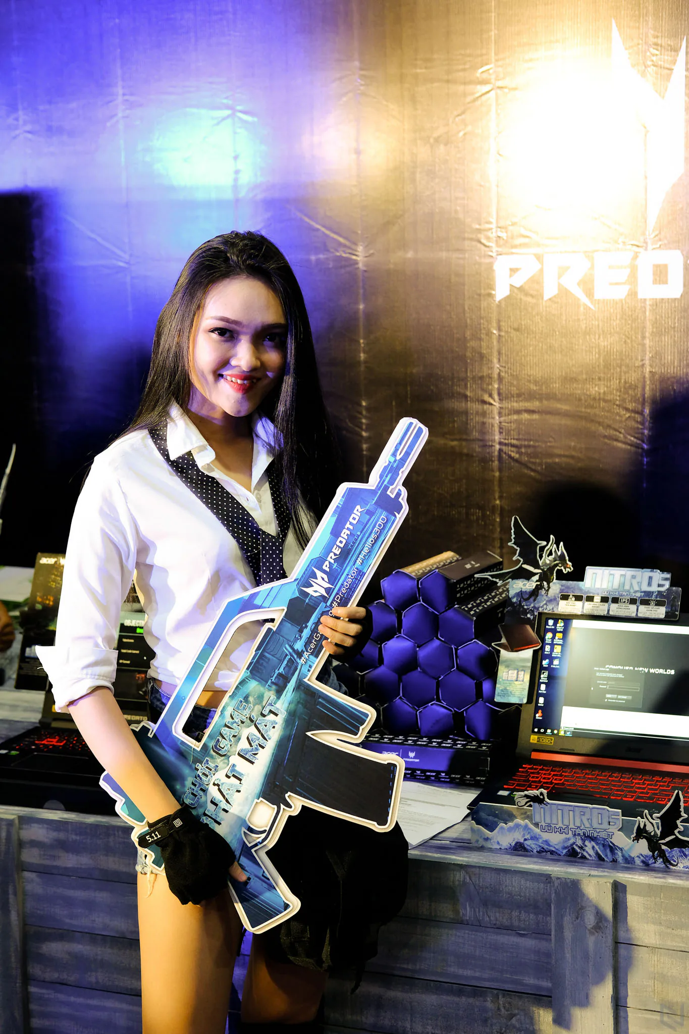 Offline trải nghiệm Preadator Helios 300 cùng caster ViruSs