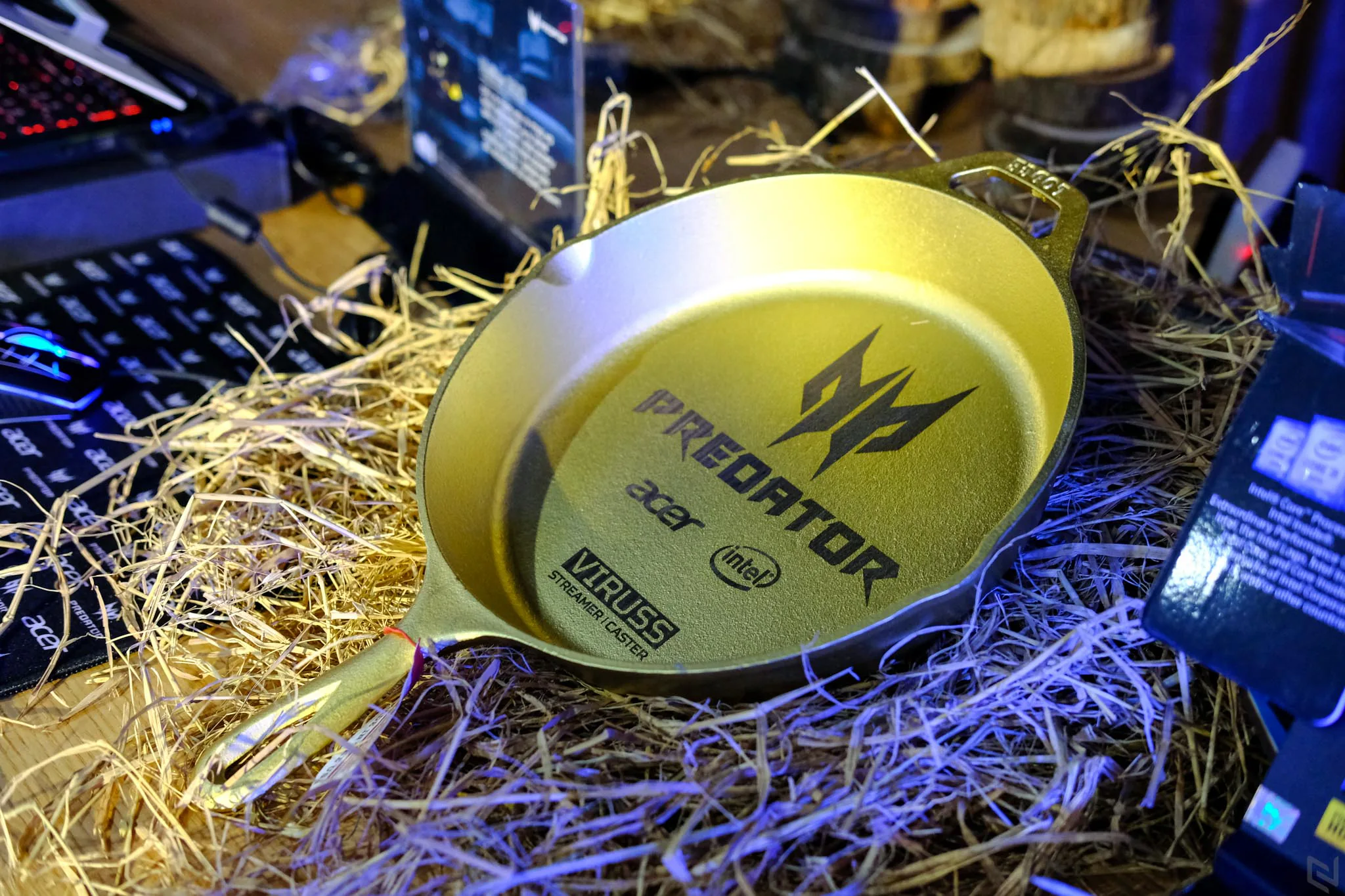 Offline trải nghiệm Preadator Helios 300 cùng caster ViruSs