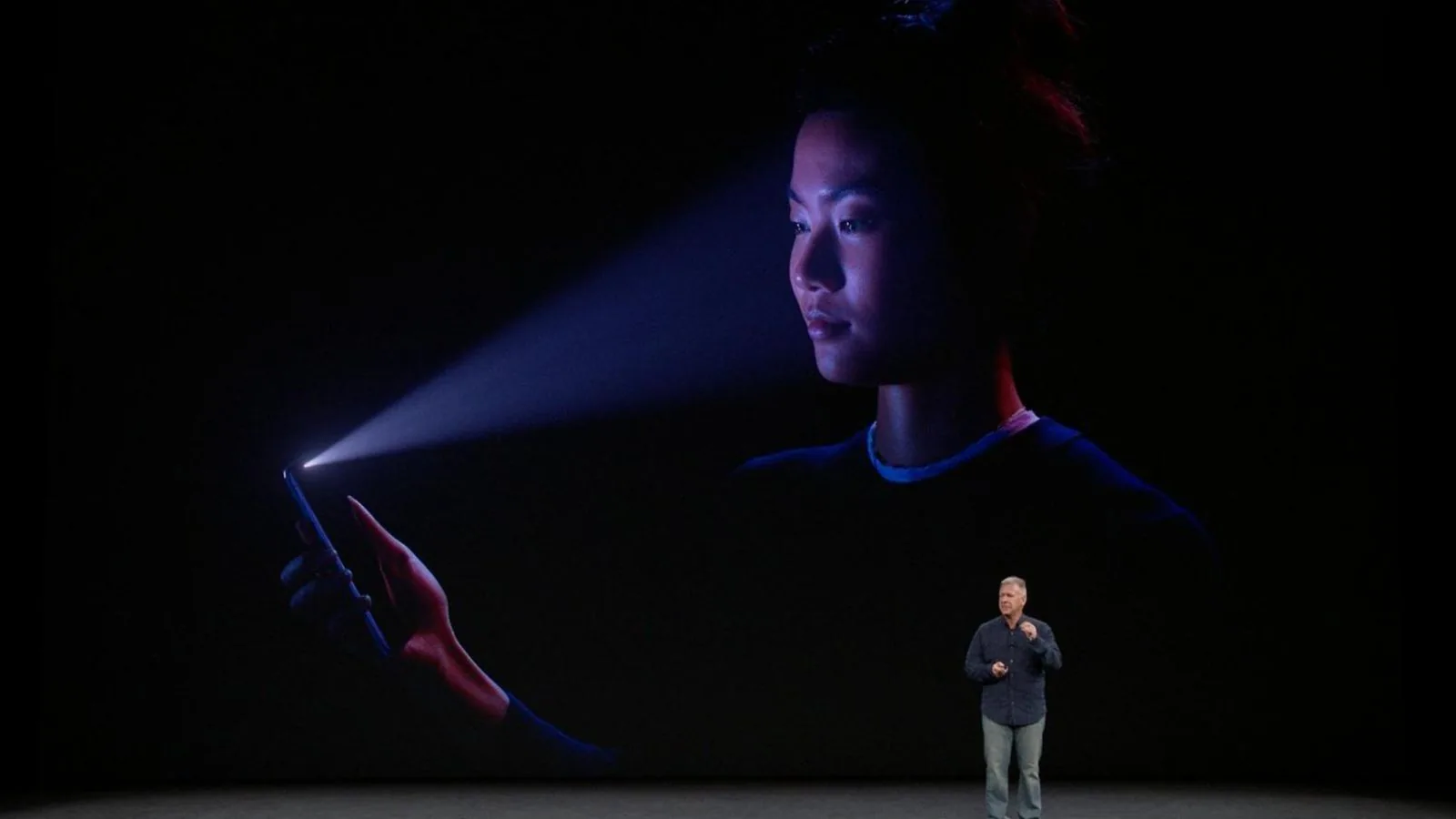 iPhone 8 Plus có đáng mua hơn iPhone X?