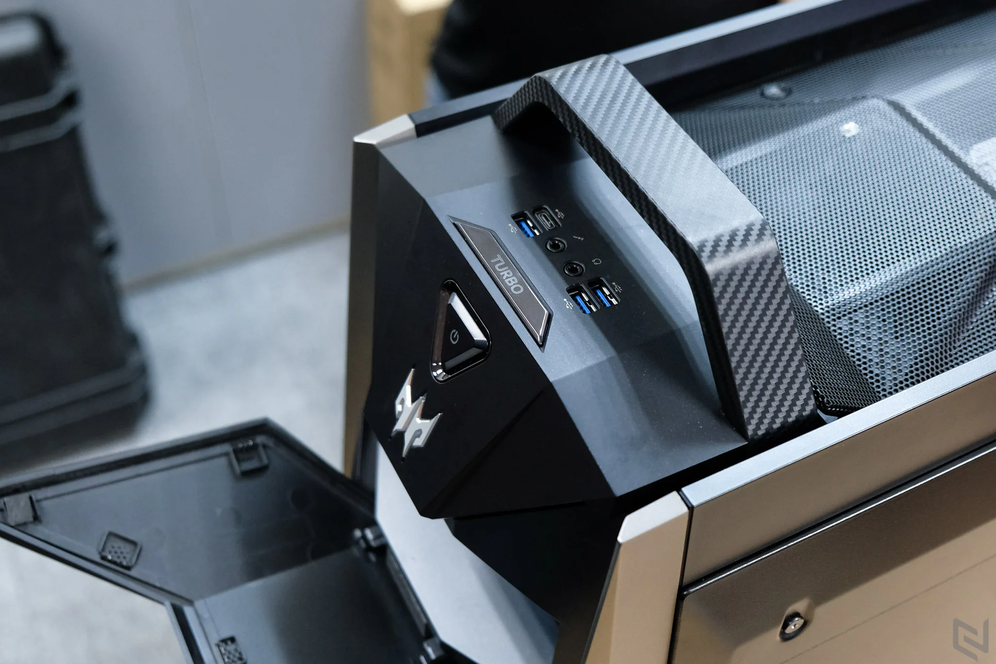 Đập thùng Case siêu khủng Predator Orion 9000, Intel Core-i9, SLI GTX 1080Ti