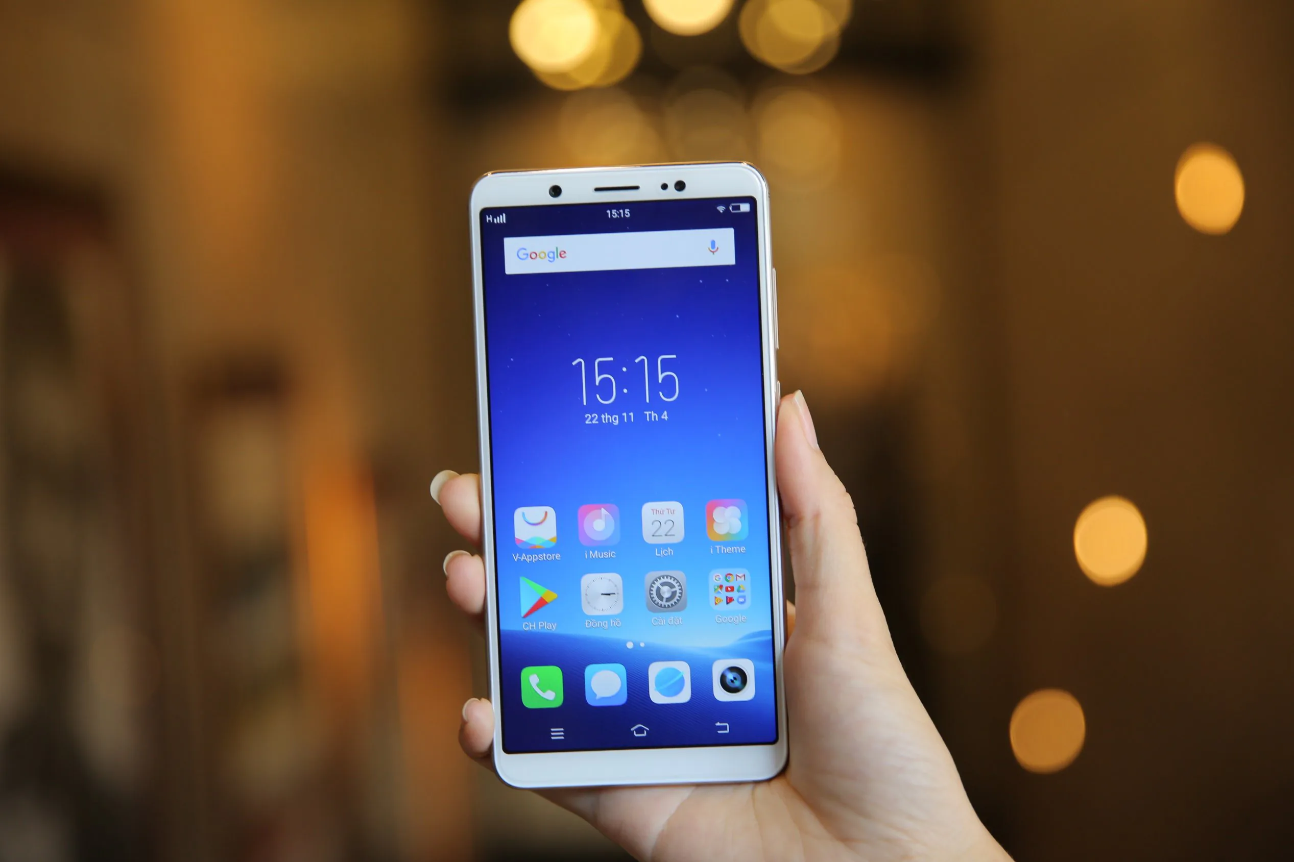 Vivo V7 tầm trung ra mắt với nhiều tính năng thú vị