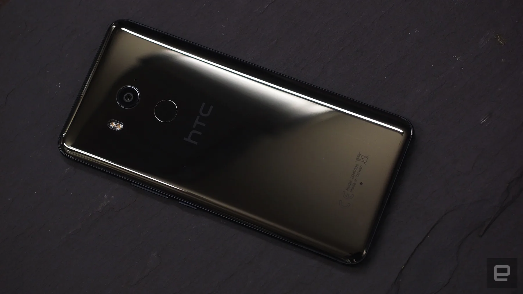 HTC U11 Plus chính thức ra mắt, bản nâng cấp siêu ấn tượng