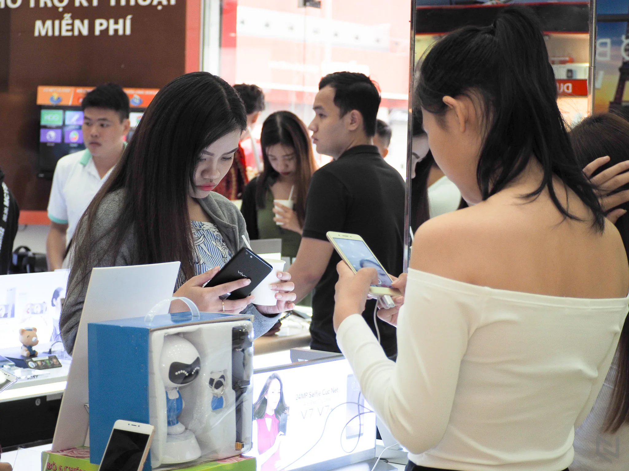FPT Shop hỗ trợ lãi suất 0% cho bộ đôi Wiko vừa lên kệ là View XL và View Prime