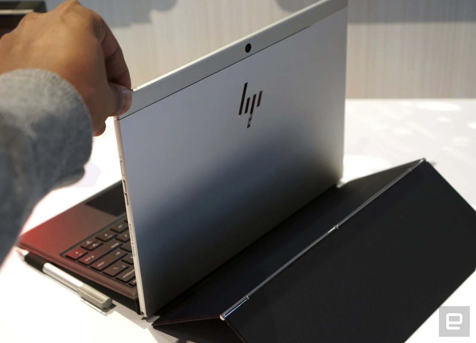 HP Envy x2: trang bị Snapdragon và "Always Connected"