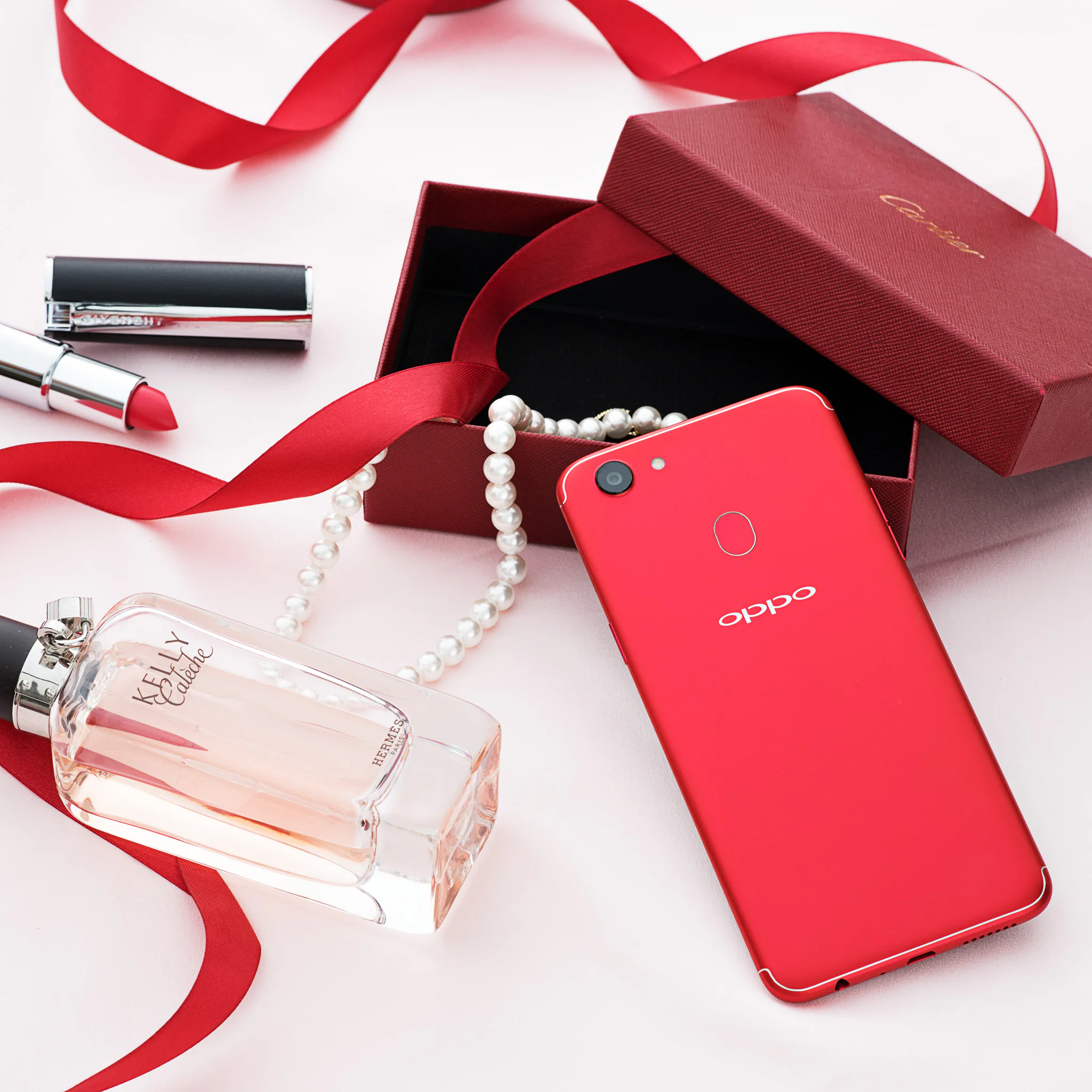 OPPO ra mắt bản F5 6GB màu RED, sắc màu mới cho mùa lễ hội