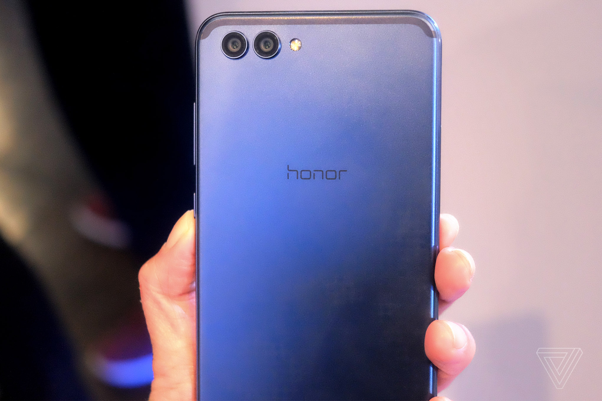 Honor ra mắt 2 chiếc smartphone mới: Honor View 10 và smartphone tầm trung Honor 7X