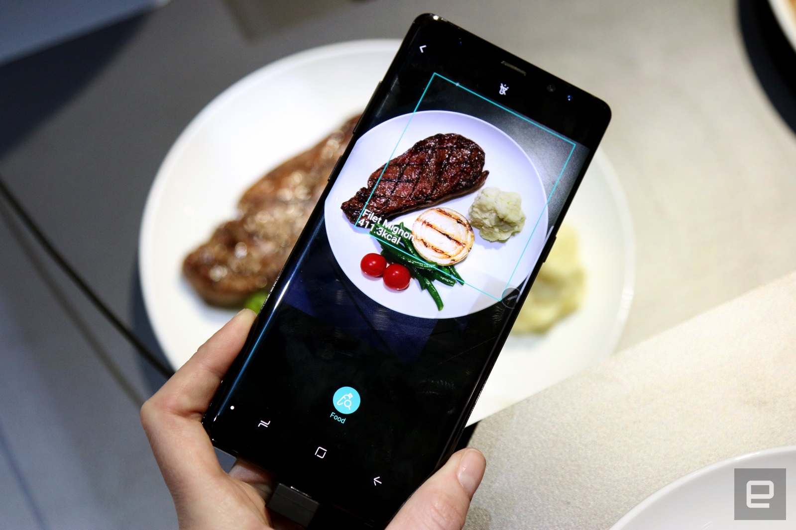 Samsung đang dạy trợ lý ảo Bixby tính lượng calo có trong thức ăn của bạn
