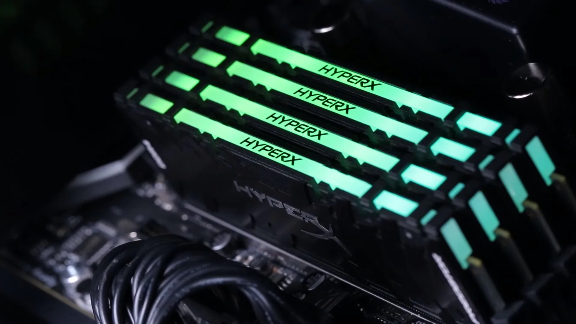 Bộ nhớ HyperX cải thiện ánh sáng máy tính bằng với các luồng ánh sáng hồng ngoại