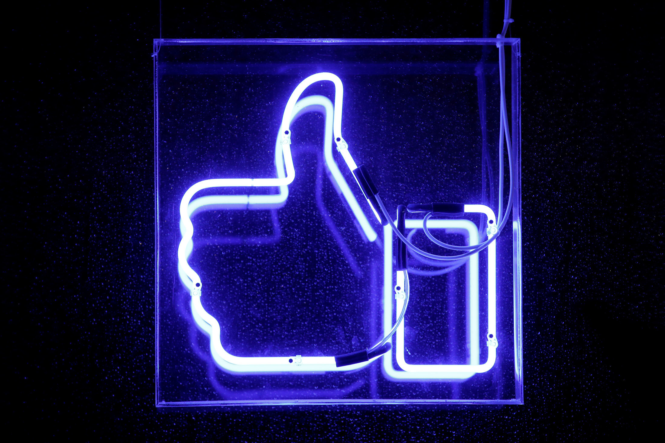 Facebook tái cơ cấu lại nội dung Newsfeed, status của bạn bè và gia đình sẽ được ưu tiên nhiều hơn
