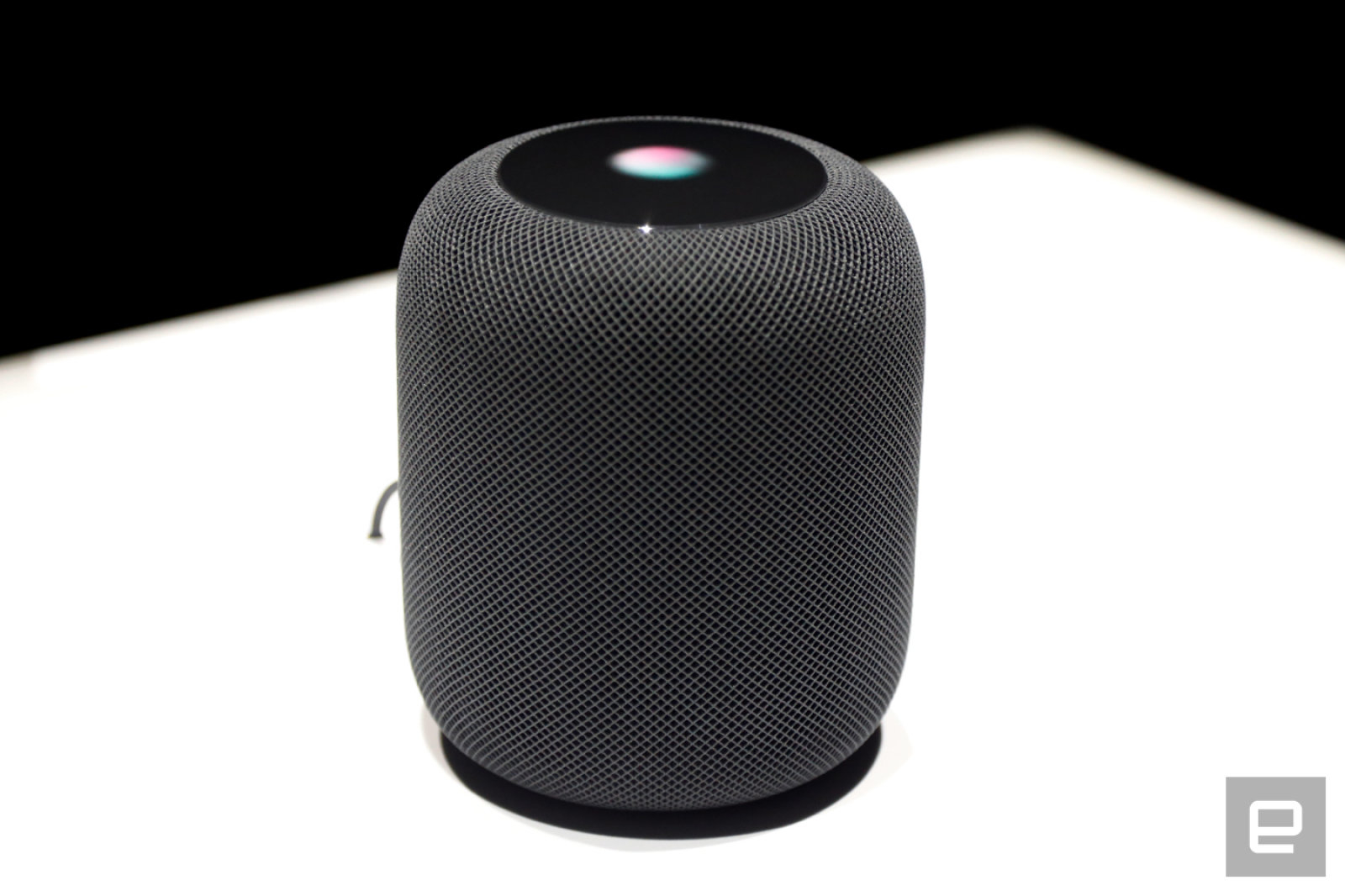 Apple sẽ sớm tung ra loa thông minh HomePod
