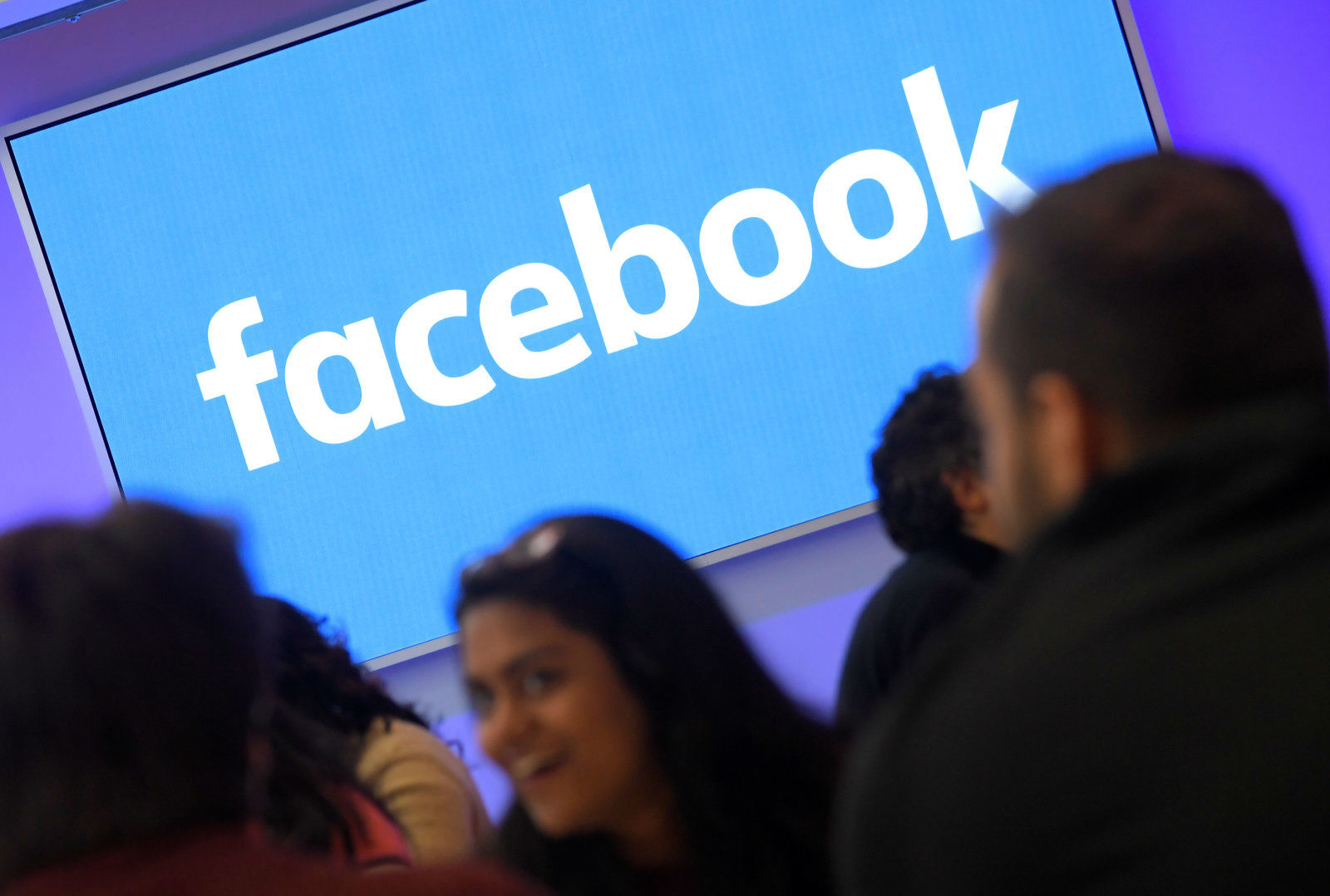 Facebook “dạy” bạn cách giữ dữ liệu cá nhân của mình