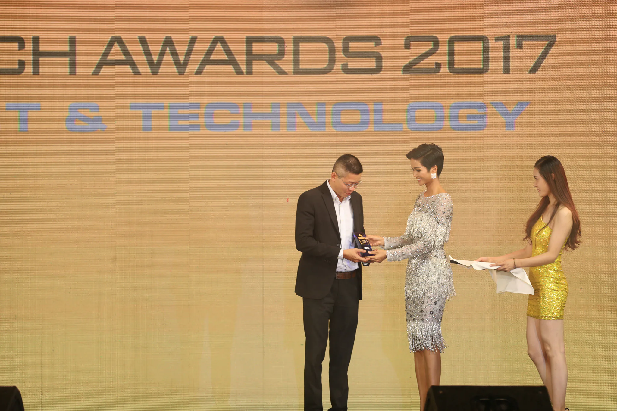 Công bố kết quả chương trình bình chọn Sản phâm Công nghệ Xuất sắc - Tech Awards 2017