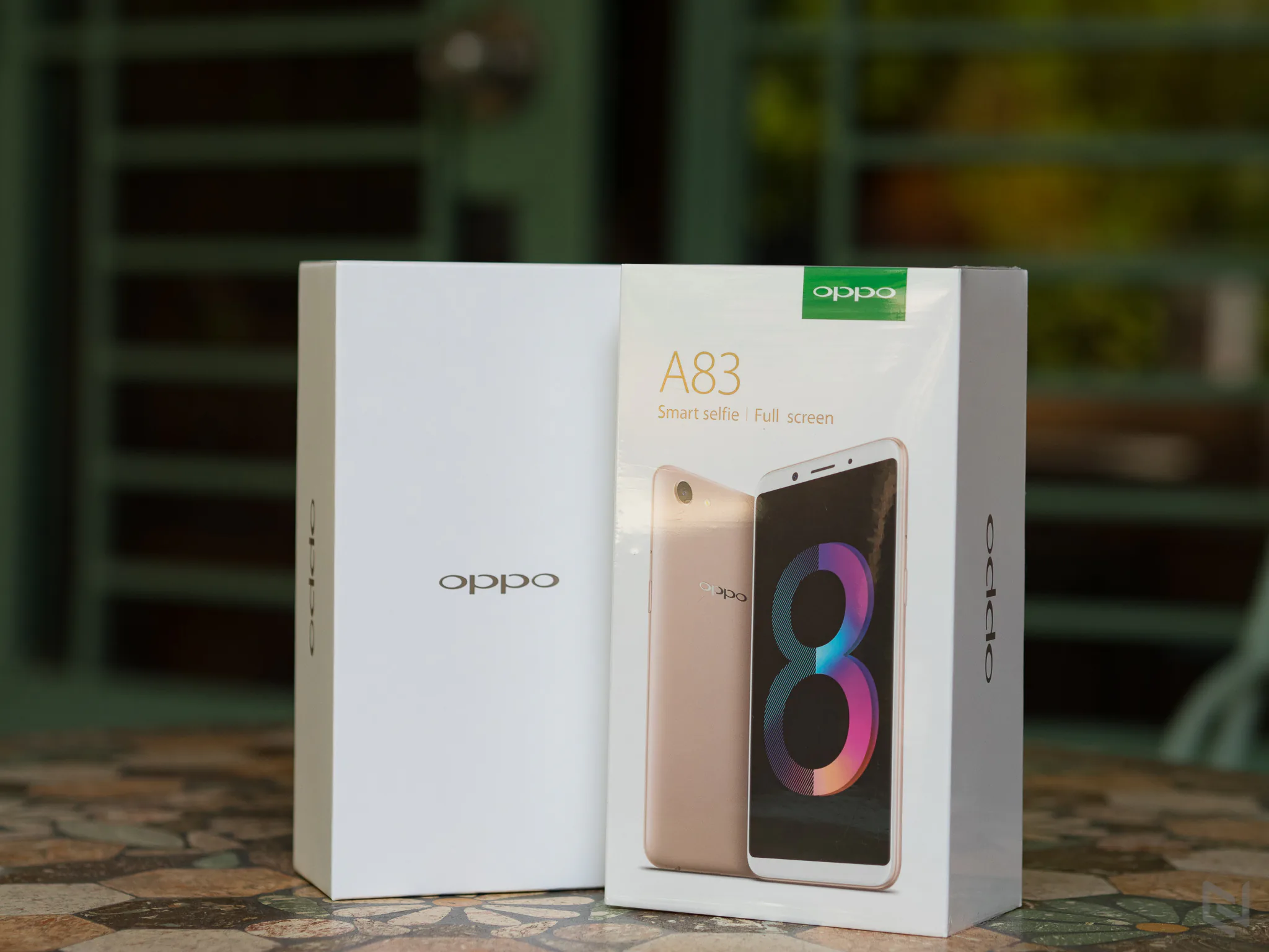 Cận cảnh OPPO A83 - Chiếc điện thoại hoàn thiện bộ tứ màn hình tràn viền và camera selfie A.I
