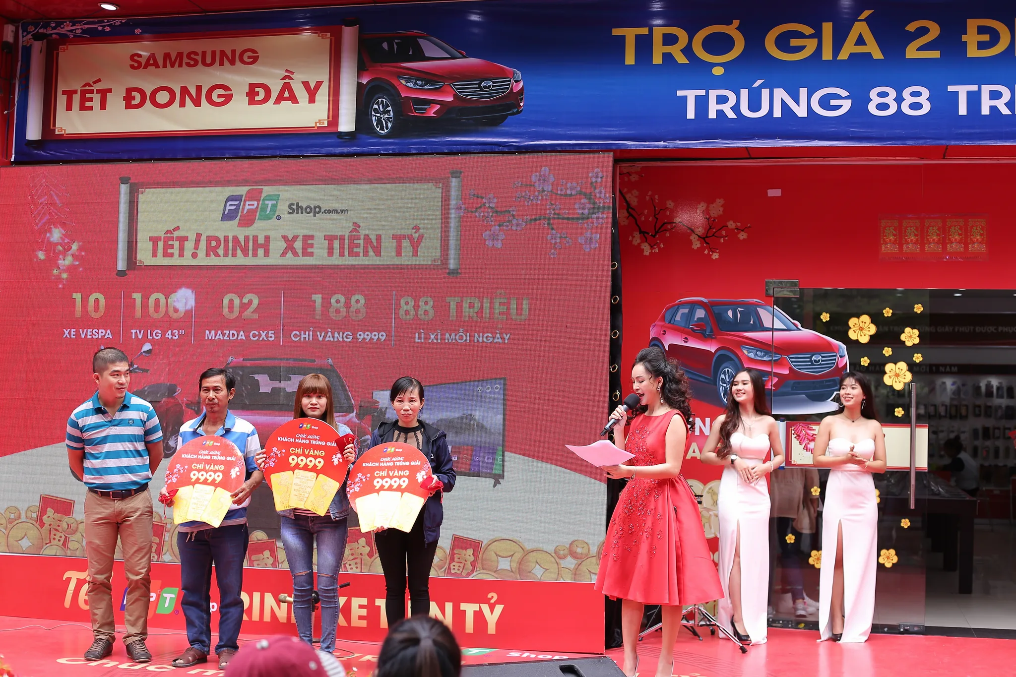 FPT Shop trao chiếc Mazda CX5 đầu tiên cho khách hàng may mắn trong chương trình “Tết FPT Shop – Rinh xe tiền tỷ”