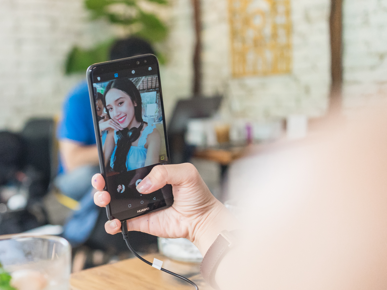 Huawei Nova 2i được bổ sung mở khoá gương mặt và AR Selfie