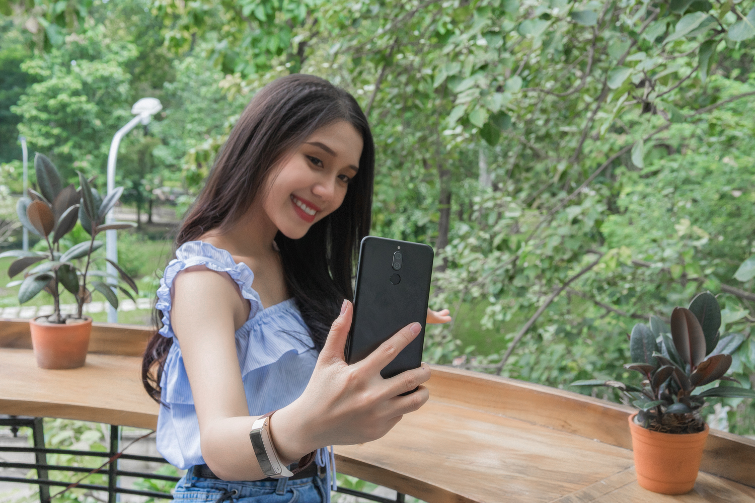 Huawei Nova 2i được bổ sung mở khoá gương mặt và AR Selfie
