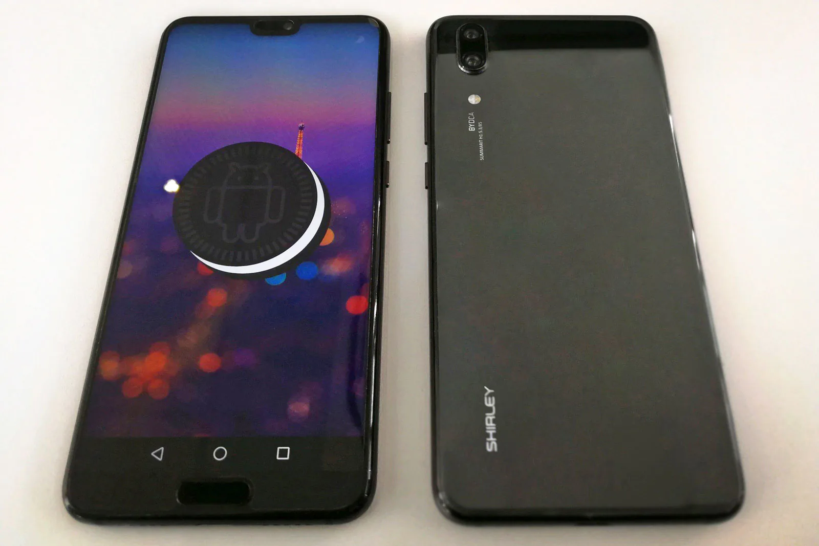 Lộ diện P20, flagship tiếp theo của Huawei với 'tai thỏ' là điểm nhấn