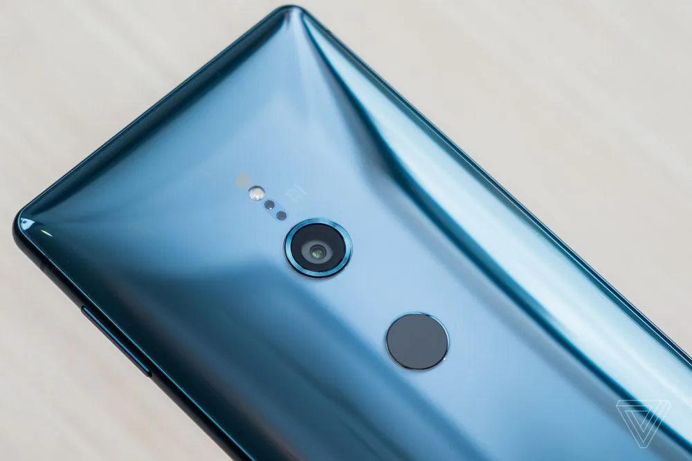 Sony XZ2 thay đổi hoàn toàn, đường viền mỏng hơn và không có jack cắm tai nghe