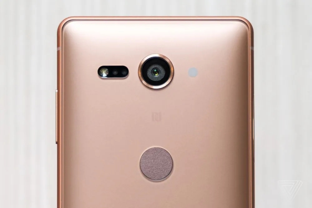 Sony XZ2 thay đổi hoàn toàn, đường viền mỏng hơn và không có jack cắm tai nghe