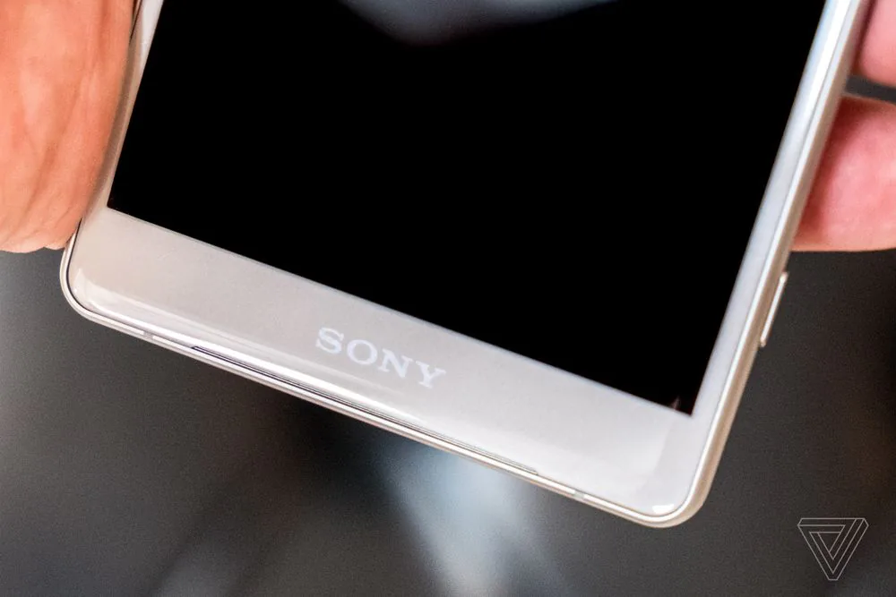 Sony XZ2 thay đổi hoàn toàn, đường viền mỏng hơn và không có jack cắm tai nghe