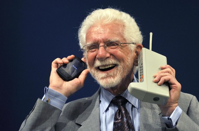Cùng nhìn lại thị trường điện thoại sau 30 năm về trước, từ cục gạch đúng nghĩa đến cho đến một chiếc smartphone siêu mỏng