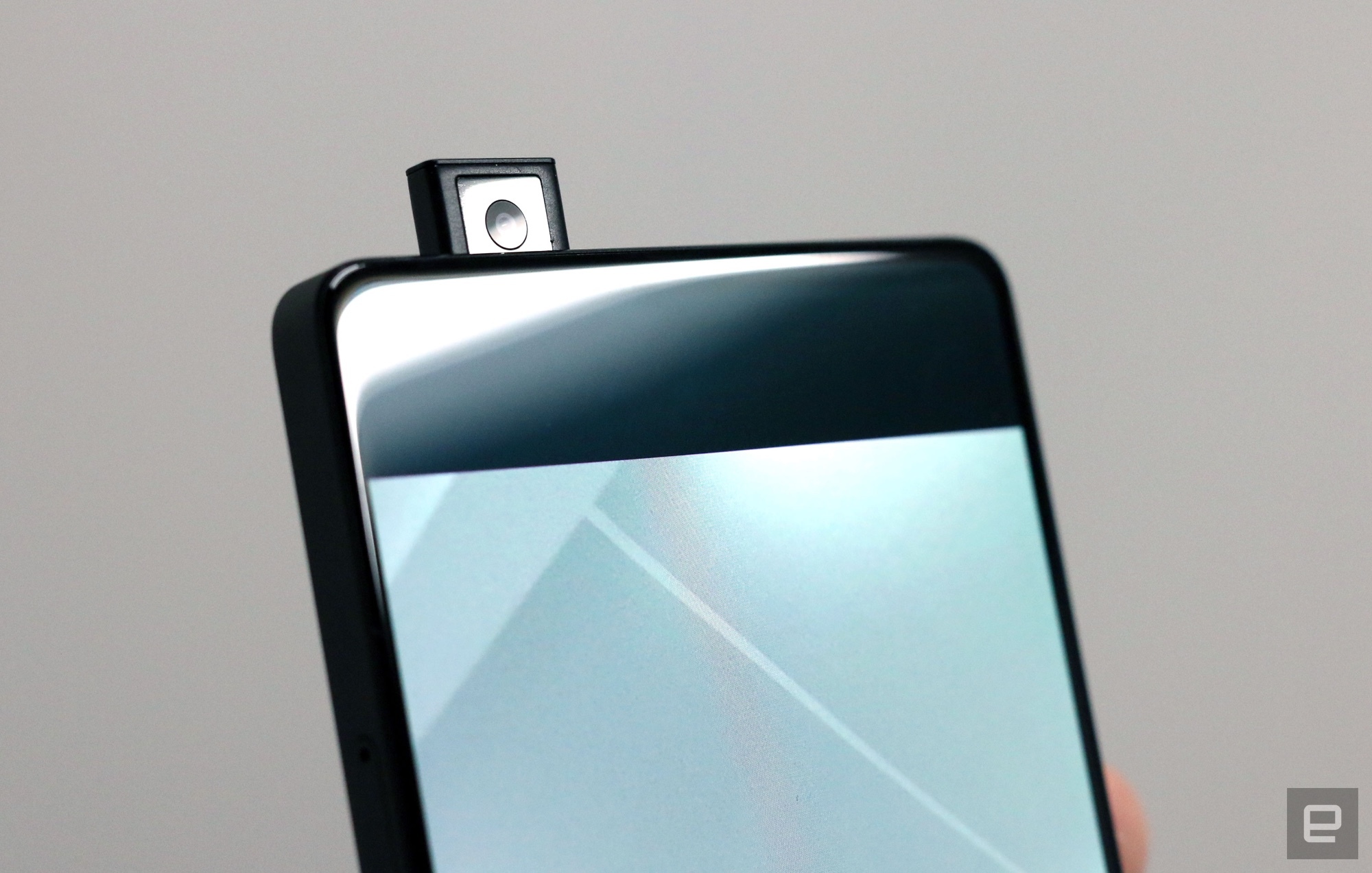 Concept Vivo APEX: có camera selfie tự trồi lên khi cần và cảm biến vân tay dưới màn hình