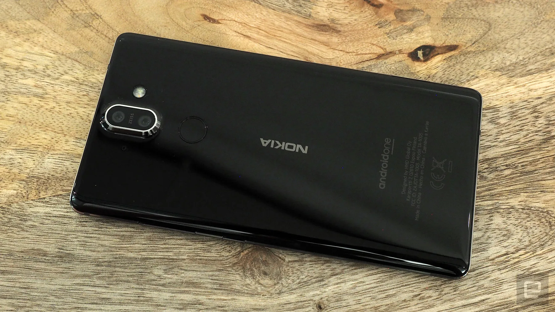 Nokia 8 phiên bản Sirocco bất ngờ ra mắt với thiết kế 95% thân máy được bao phủ bằng kính
