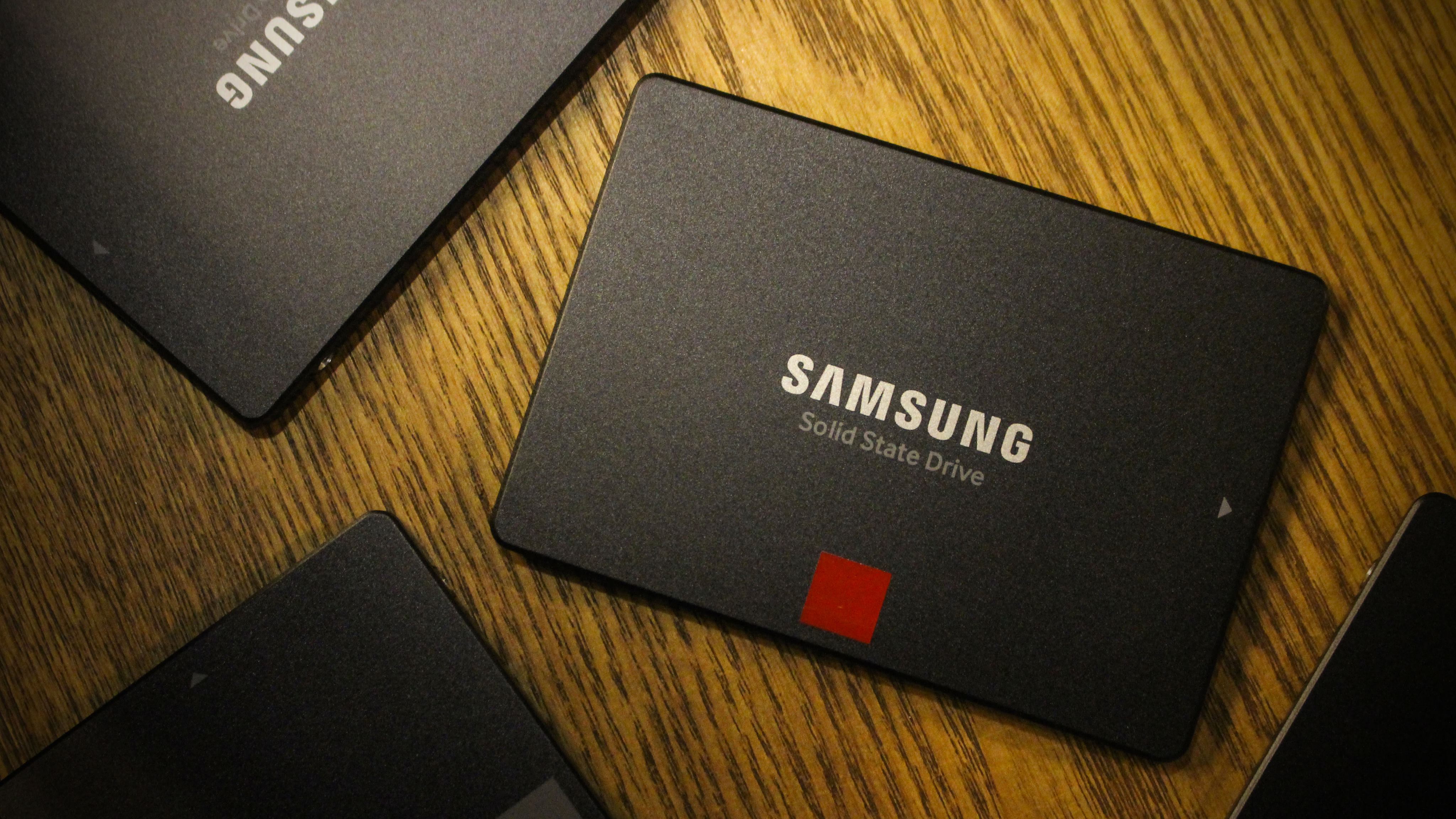 Dòng sản phẩm Samsung Advances SATA với ổ cứng thể rắn 860 PRO và 860 EVO sử dụng chip V-NAND