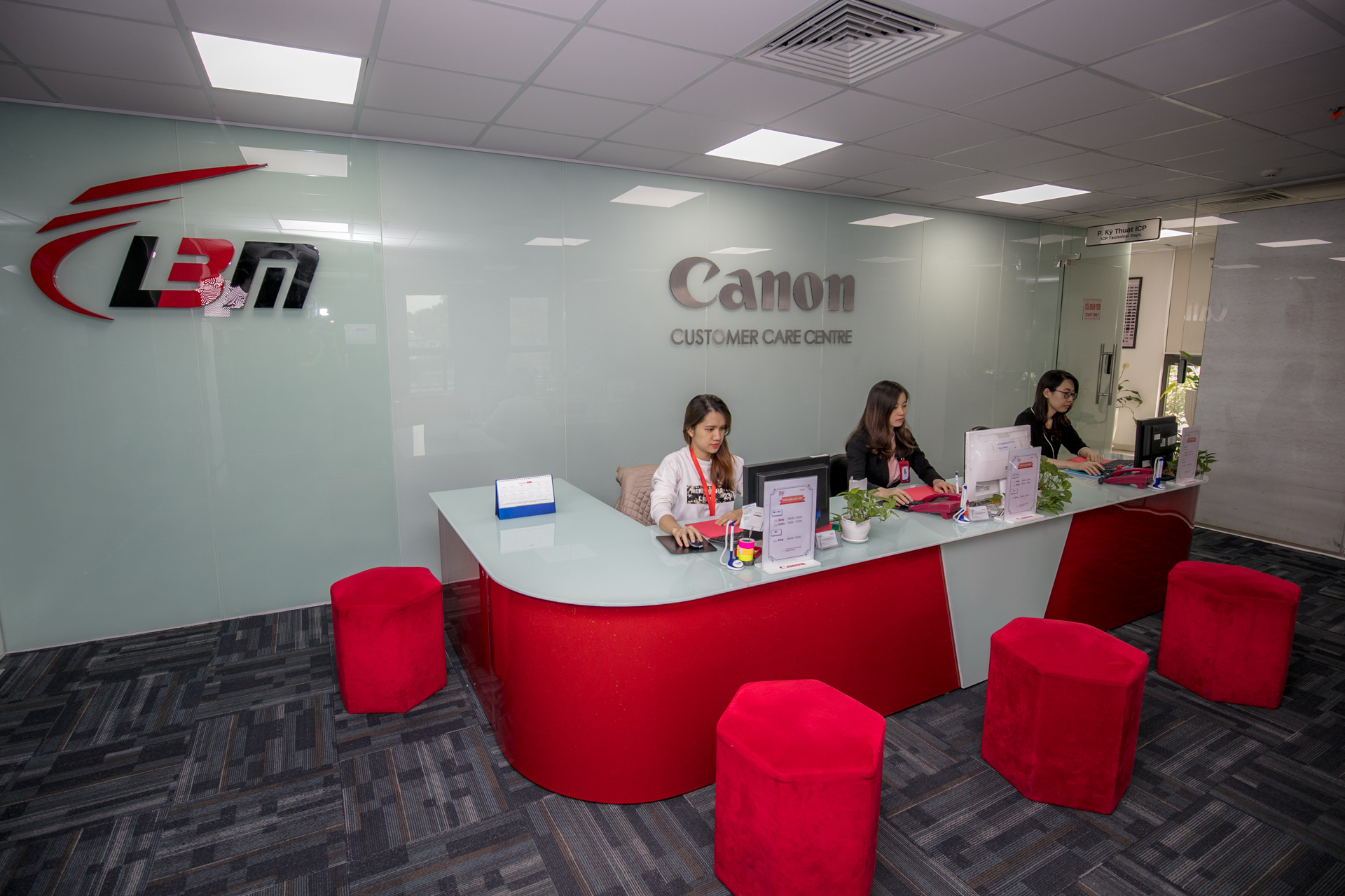Canon cam kết chất lượng dịch vụ tại Việt Nam với Trung tâm Sửa chữa và Bảo hành chính hãng 2 triệu USD