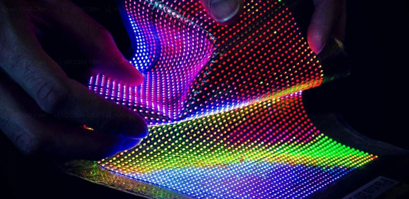Bloomberg: Apple đang âm thầm chế tạo màn hình Micro-LED cho riêng mình tại California